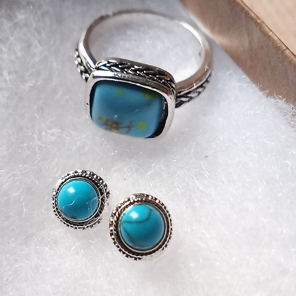 Jewelry - Turquoise Antique Design stud earrings and ring